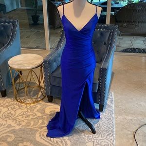 B. Darling Women’s size 5/6 dark blue prom dress